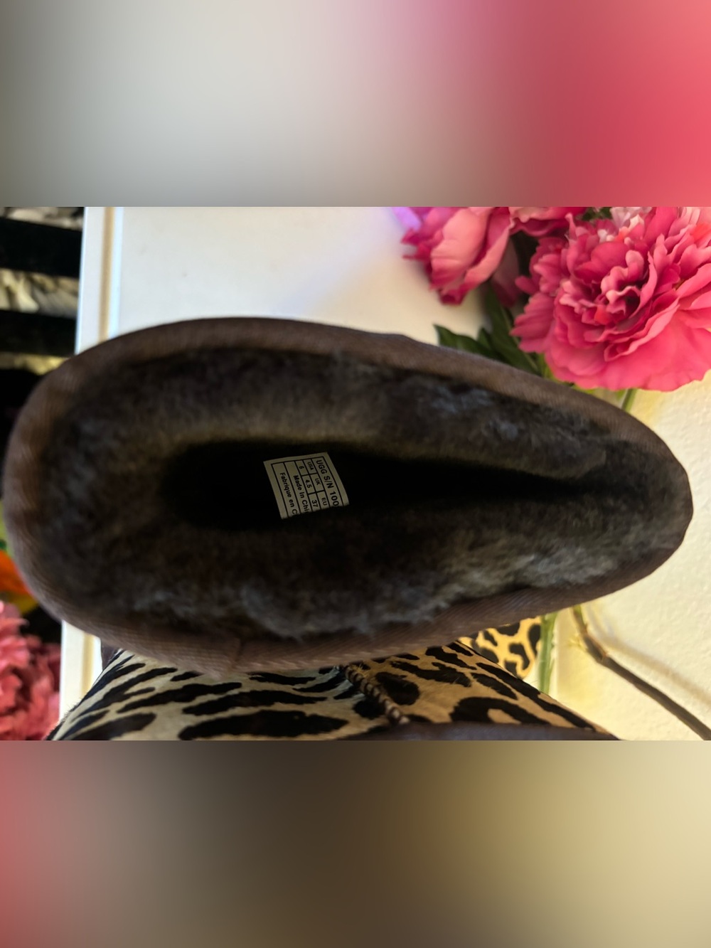 UGG Classic Short Leopard Print, Womens Size 6, Like New, In Original Box - Picture 5 of 11